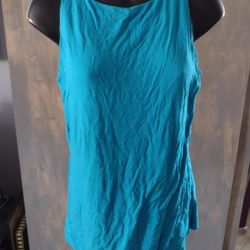 INC International Concepts Blue Sleeveless Top Size M
Soft sleeveless knit top from INC International Concepts. This teal blue shirt is size medium