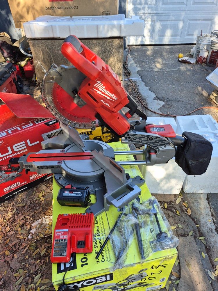 Milwaukee M18 FUEL 10 in. Dual Bevel Sliding Compound Miter Saw