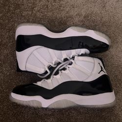 Jordan 11 Retro White/Black-Concord Size 11.5- Men