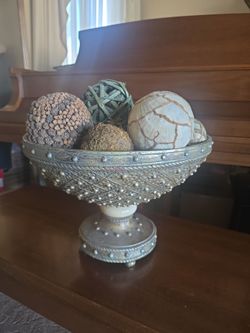 Decorative Pedestal Bowl with Filler Balls