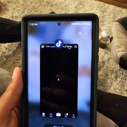 Samsung Galaxy S22 Ultra w/ TikTok Installed