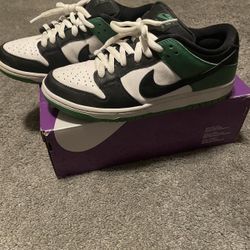 Nike SB Dunk Low “Classic Green”