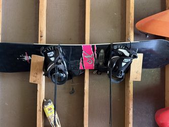 Snowboard and bindings