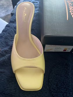 $15 Yellow brand new heels 10 women fits like a 9