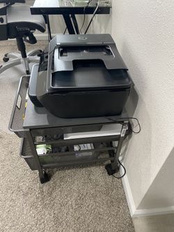 Like new 7640 HP Envy Printer copier/scan/fax- printer stand