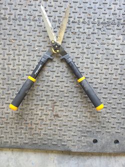 hedge trimmers 