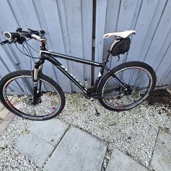  Trek Mountain Bike ,helmet, and pads.