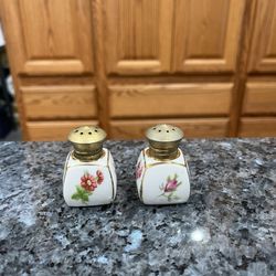 Vintage Ceramic Rose & Flower Pair Of Salt and Pepper Shakers .  Preowned 
