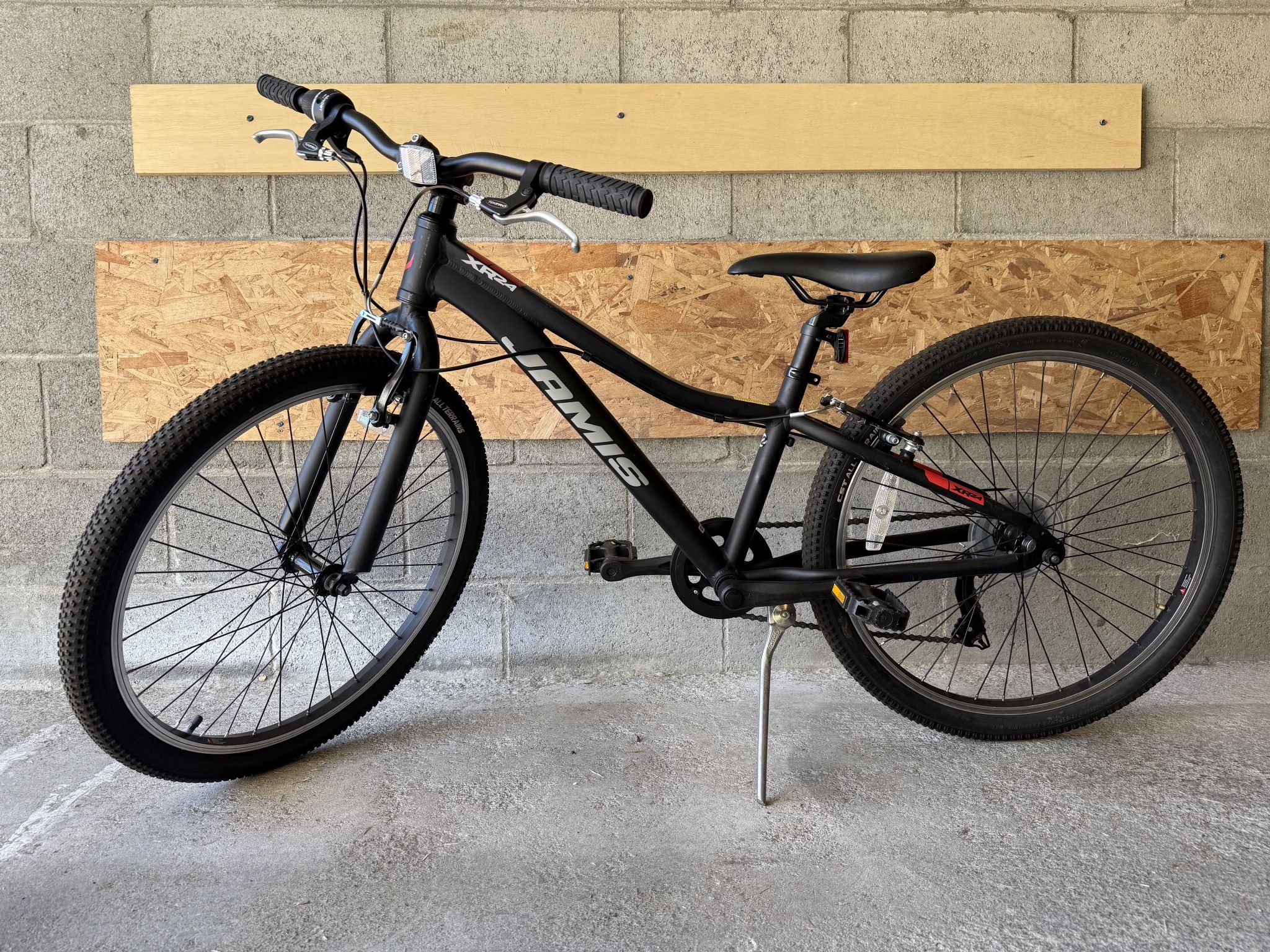 Black Jamis XR24 Bike