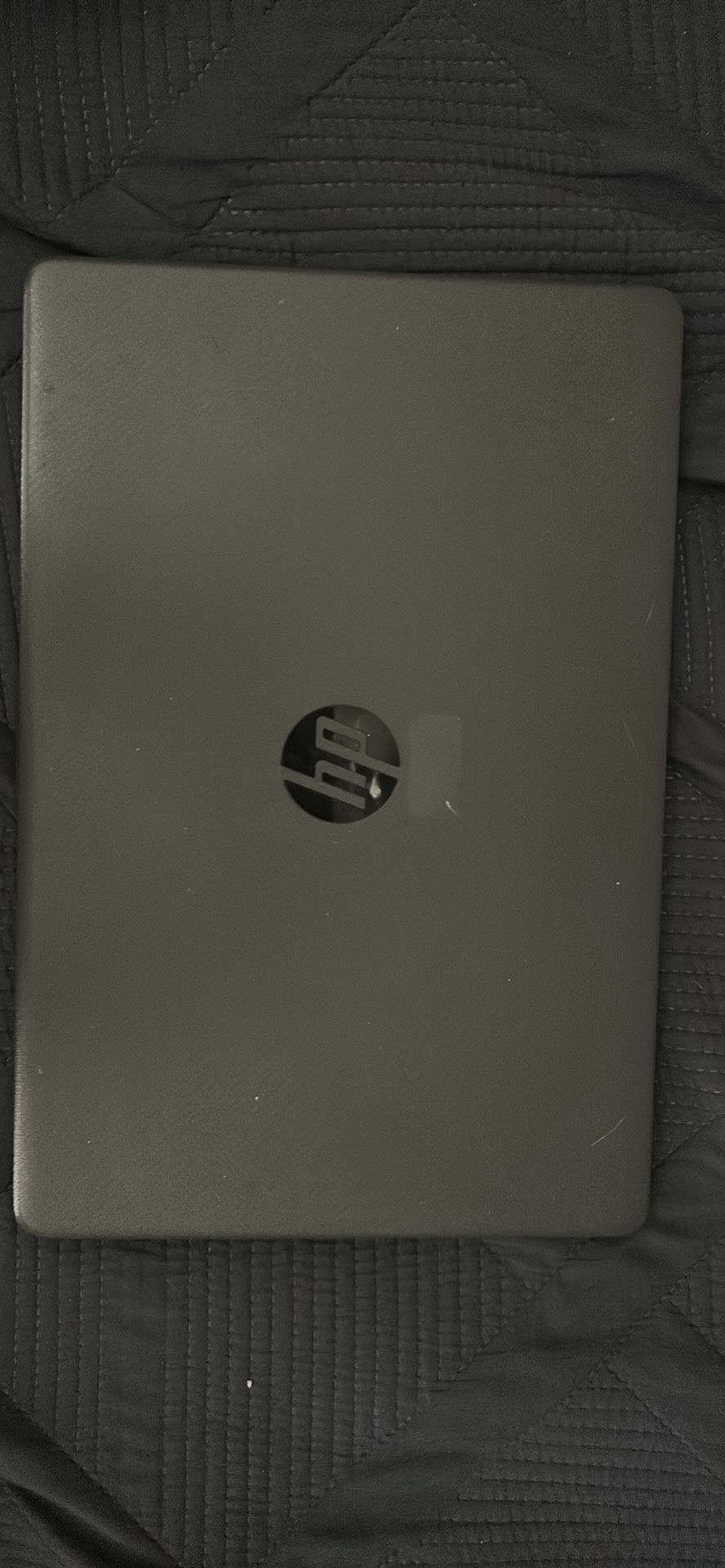 Hp Laptop (CHARGER INCLUDED)