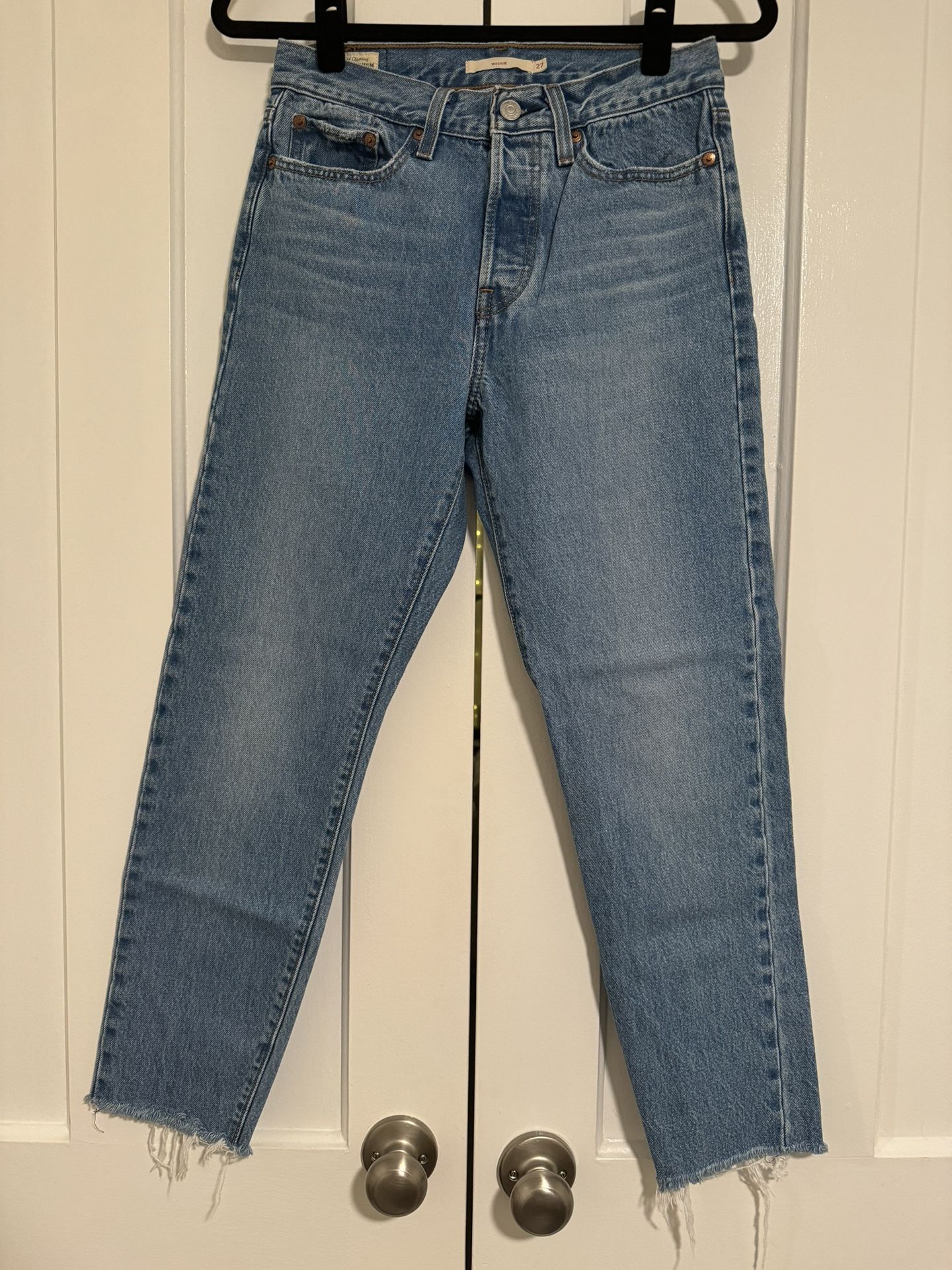 LEVI’S WEDGIE STRAIGHT FIT - Size 27