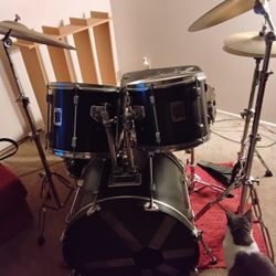 $2500 Ludwig Classic Maple 5-Piece 8/10/12/14/22 Drum Kit Set in Black Lacquer W/ Simbles and Hard Hat -Used -Great Condition