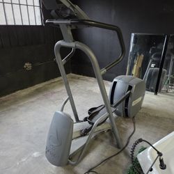 Precor EFX 5.17i Elliptical Cross-Trainer