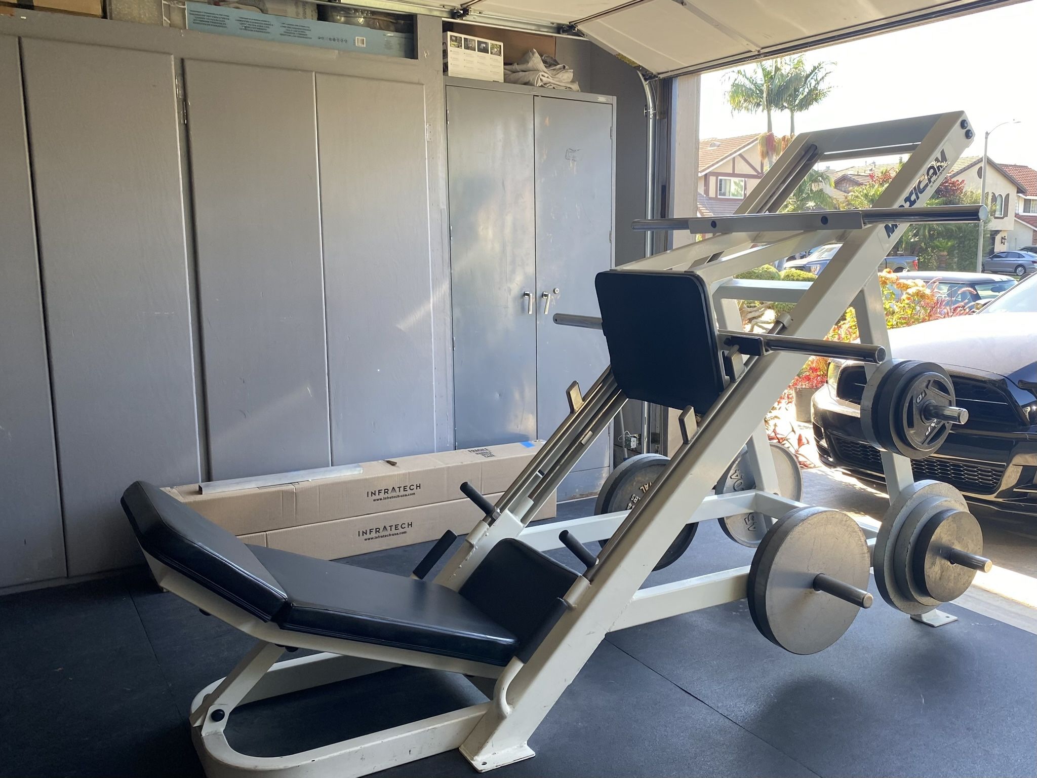 Leg Press Machine / Maxicam By Muscle Dynamics