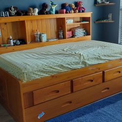 Twin Size Bunk With Trundle 