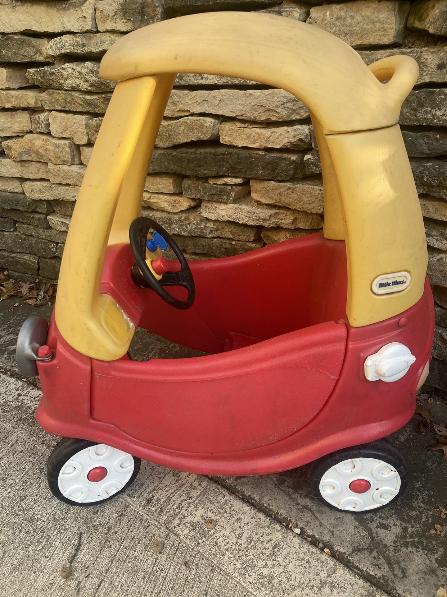 Little Tikes Cozy Coupe Ride On Toy