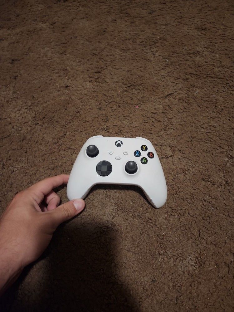 Xbox one and x/s controller compatible white