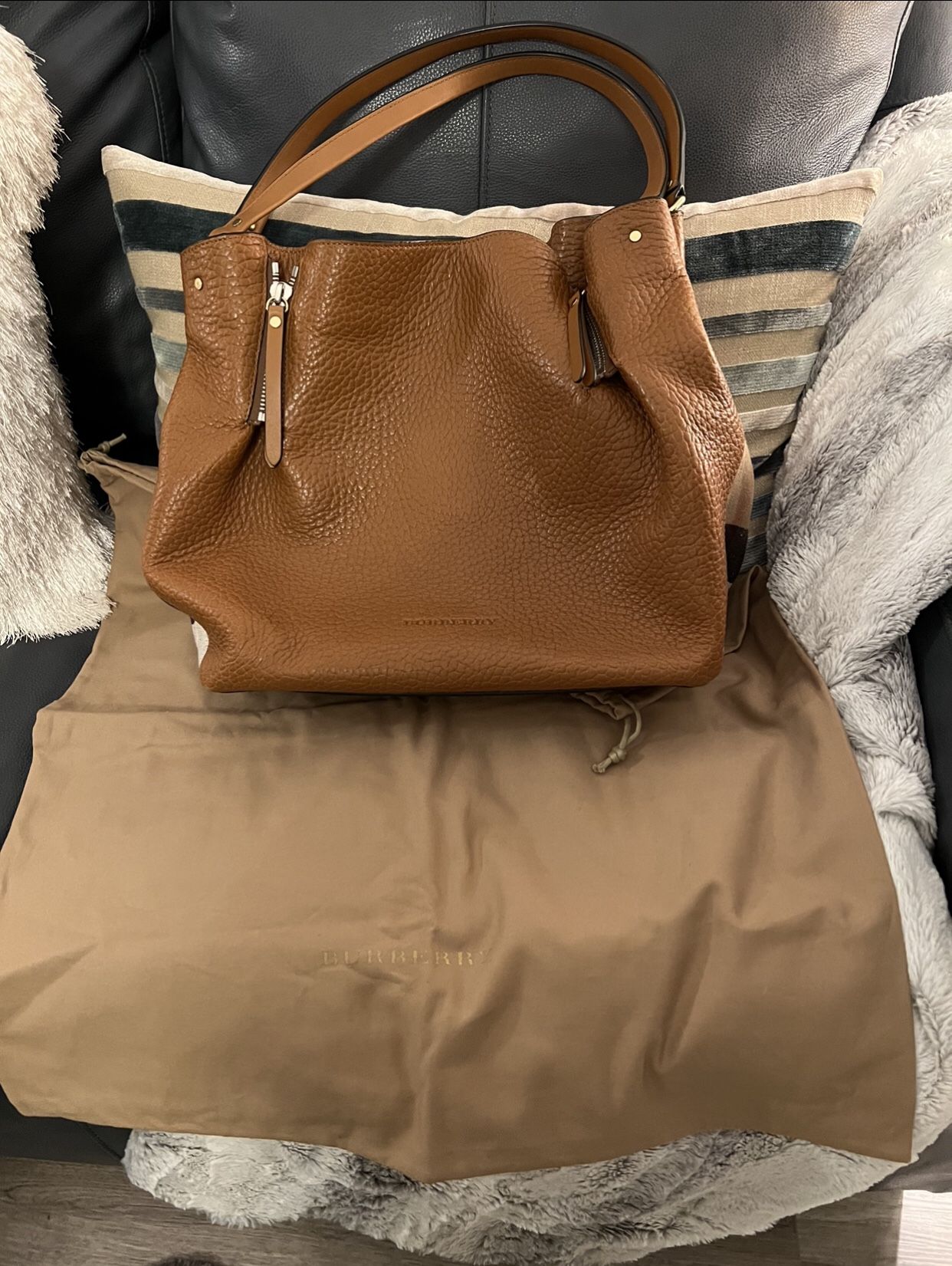 BURBERRY LEATHER TOTE