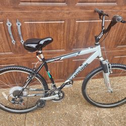 *** SCHWINN HYBRID BIKE ***