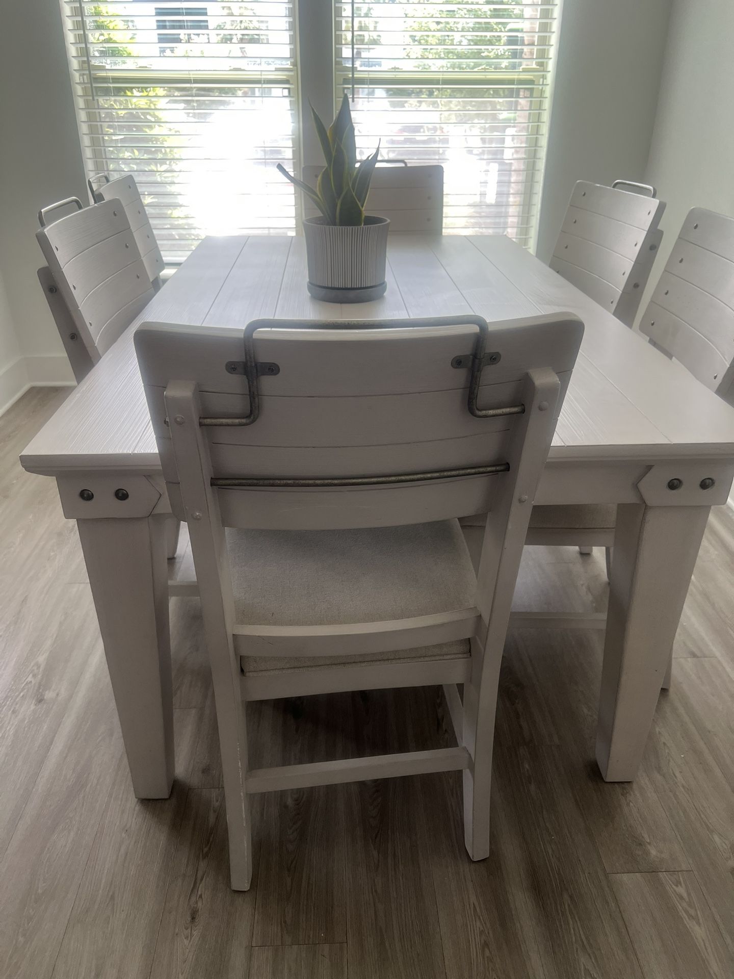 Dining Room Table ( American Signature)