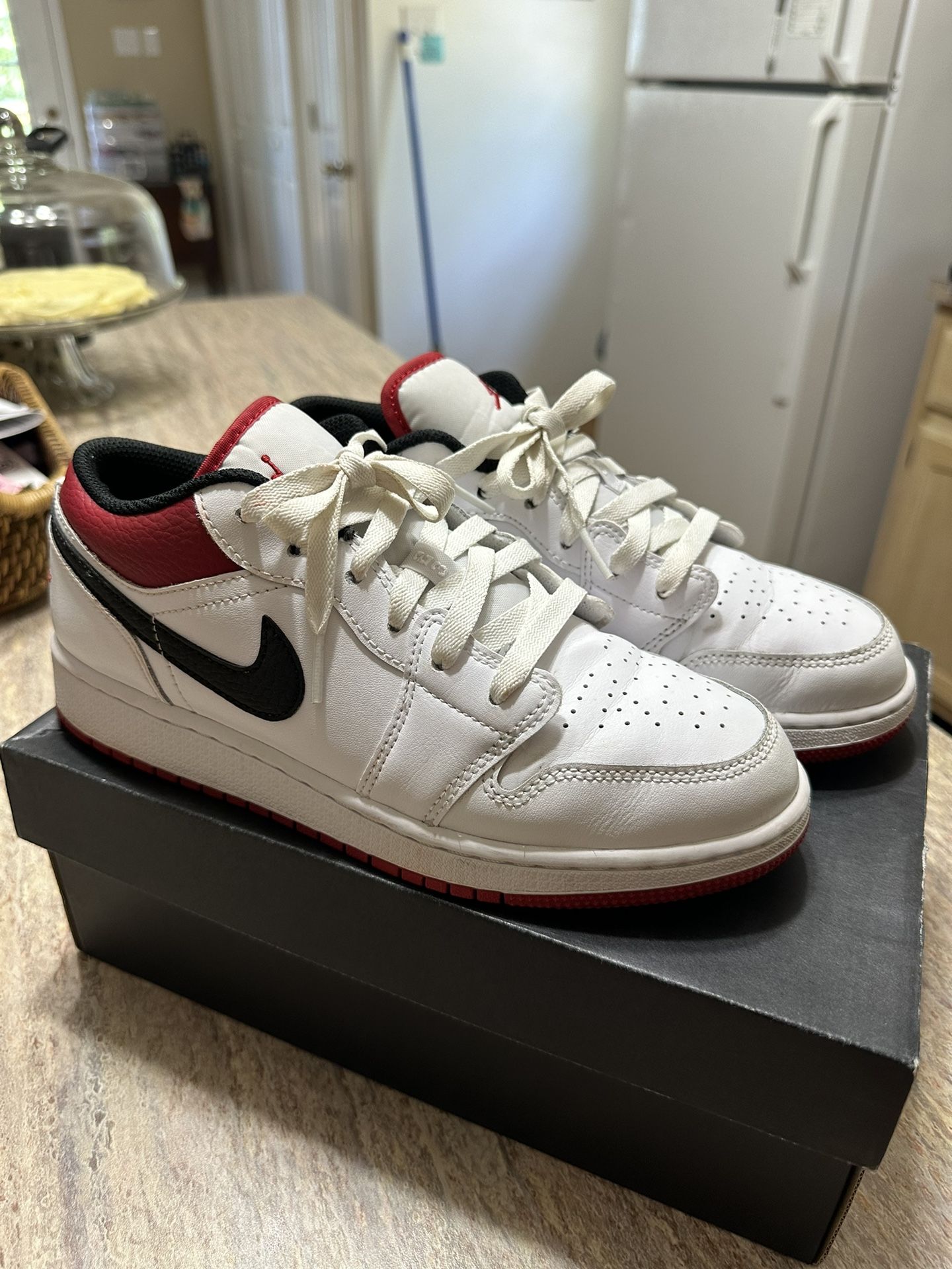 6.5Y - Jordan 1 Low