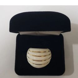 ITALY DESIGNER MILOR- https://offerup.com/redirect/?o=MTRLVC5HT0xE  DOME RING- SZ8