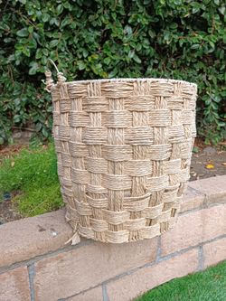 Woven storage basket
