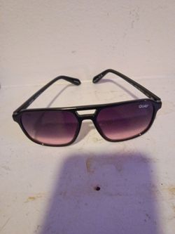 Quay on the fly black glasses