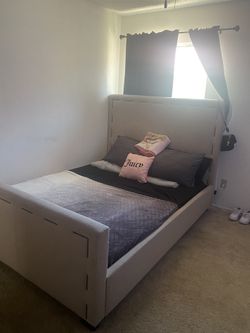 Queen Bedframe