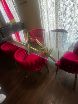 dining room table  come with all chairs included