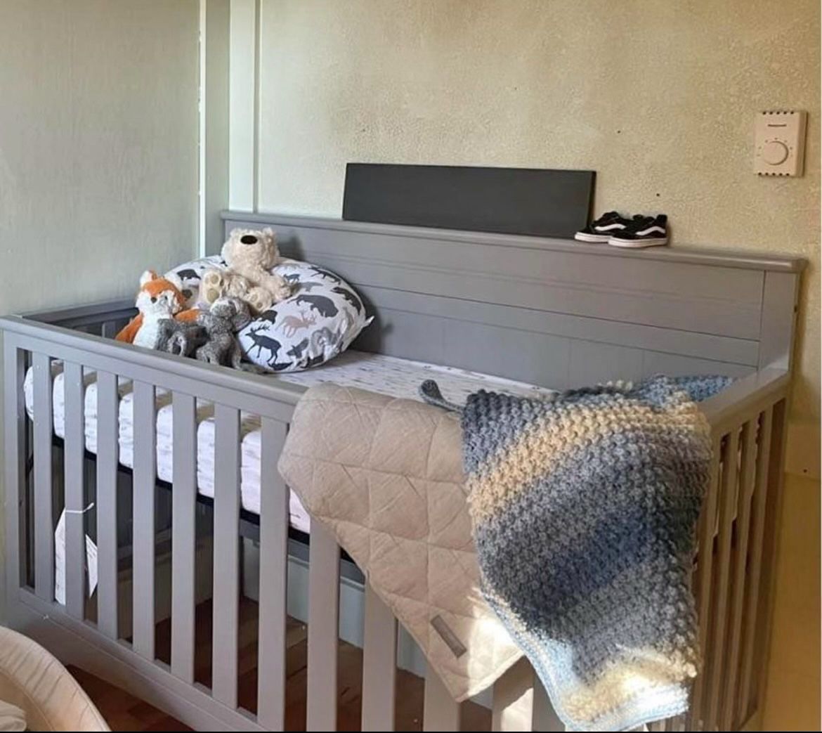Crib. Disassembled Ready For Pickup. 