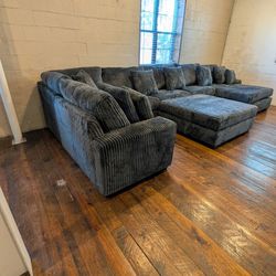 Sofa Reversible Sectional w Pillows  - Atlanta Same Day Delivery 