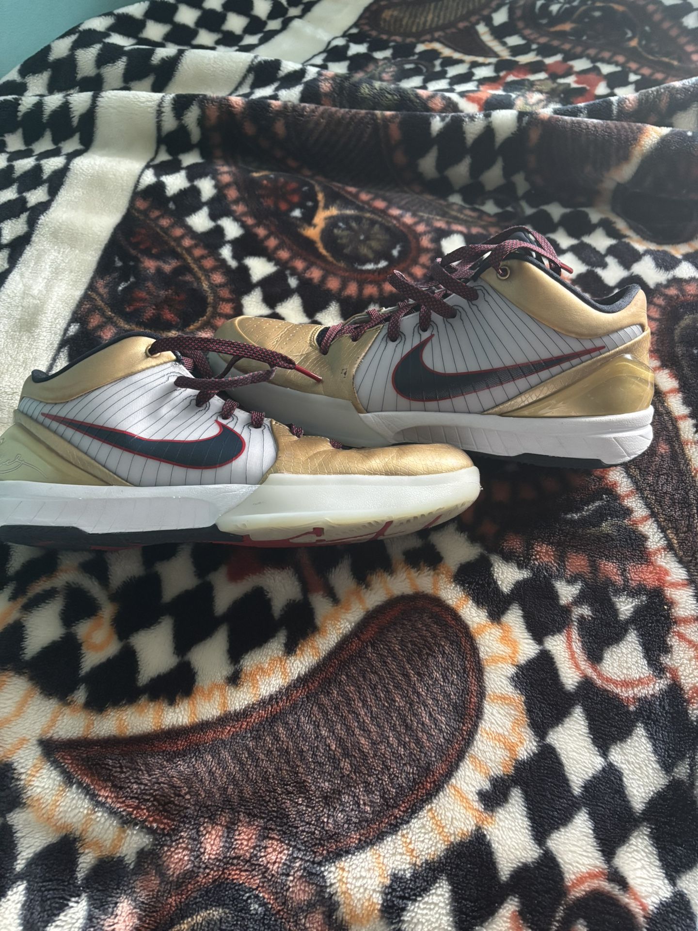 Kobe 4 Gold Medal