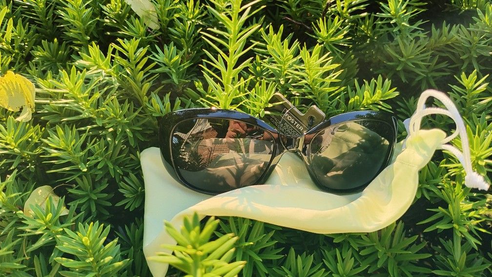 Foster Grant Sunglasses With Pouch