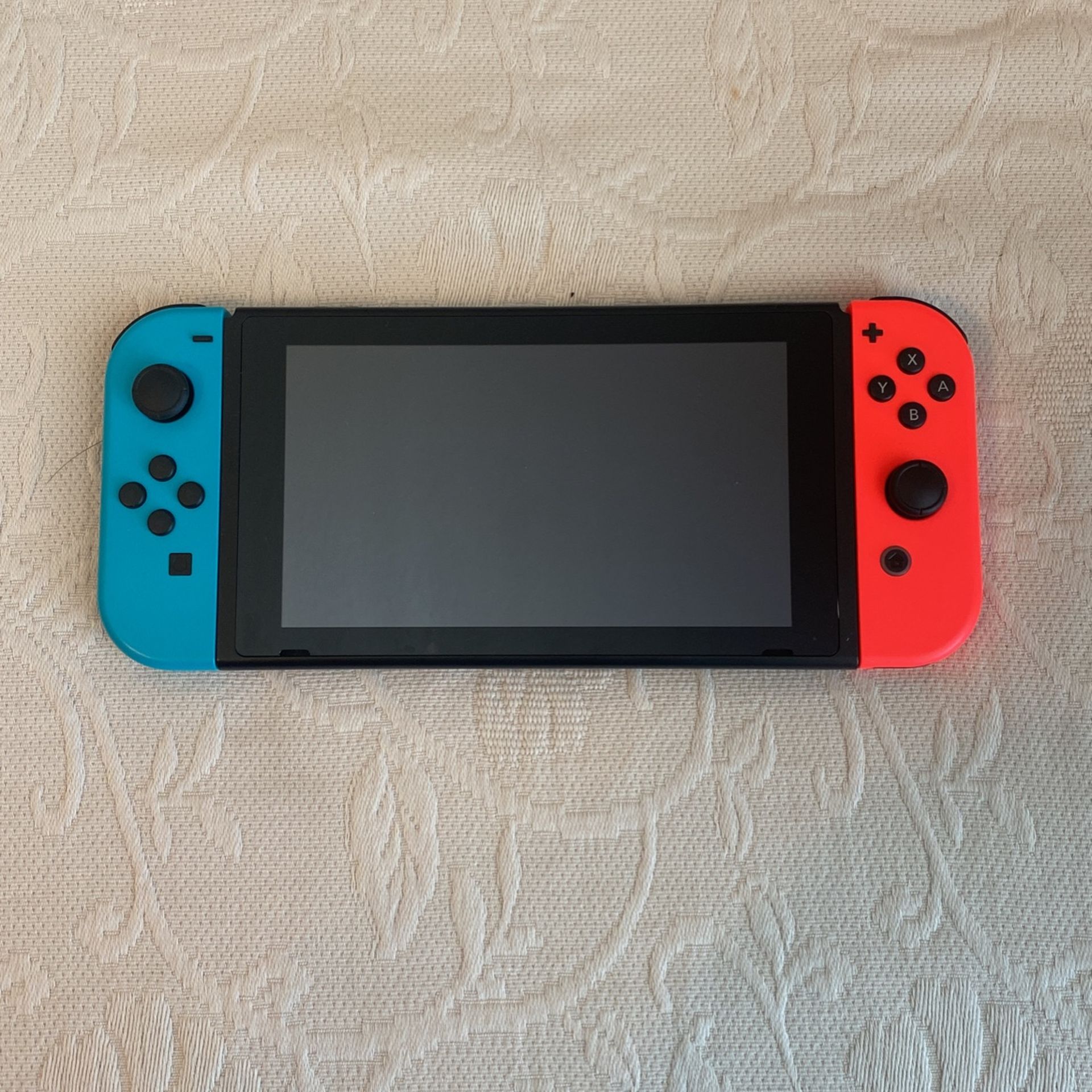 Nintendo Switch with 5 games + console and controllers
