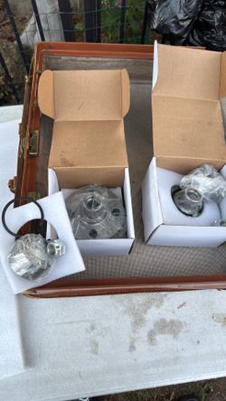 Front wheel bearing and hub kit. Unknown vehicle type