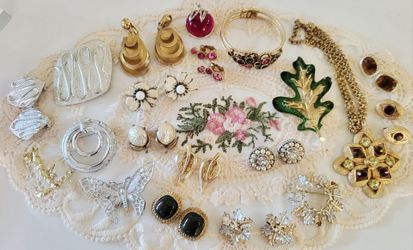 Set of 20 pieces of Sarah Coventry