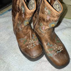 Toddler Size 8 Boot. 