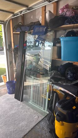 Sliding shower door