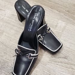 Via Spiga Skyra mule Size 7  Navy with white piping 