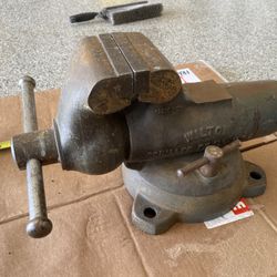 Wilton Vise With Swivel Base