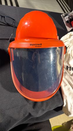 Hard Hat Includes Face Shield Four Point Ratchet Suspension