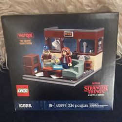 Lego Stranger Things The Squawk Radio Station 