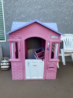 Little girls Playhouse