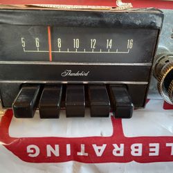 Ford Thunderbird 1971 Stock Radio