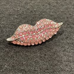 Cookie Lee Pink Lips Pendant 
