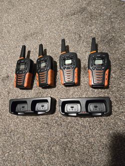 Cobra ACXT645 35 Mile Range 22 Channel Radios With Chargers