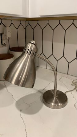 Adjustable desk lamp