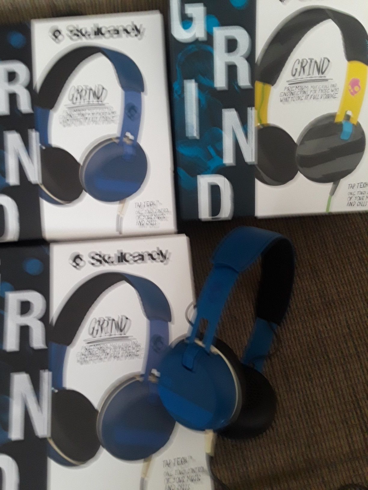 New skull candy headphones still in boxs