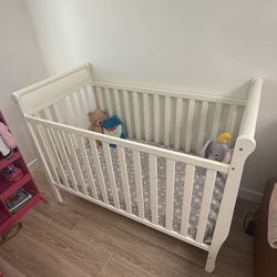 Crib with mattress